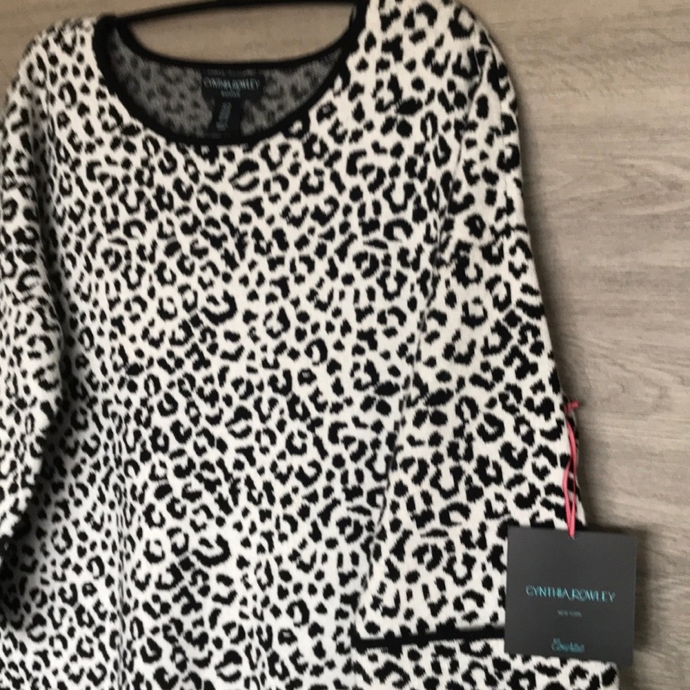 NWT-Soft! Cynthia Rowley Curve Sweater, 1X - Picture 5 of 6